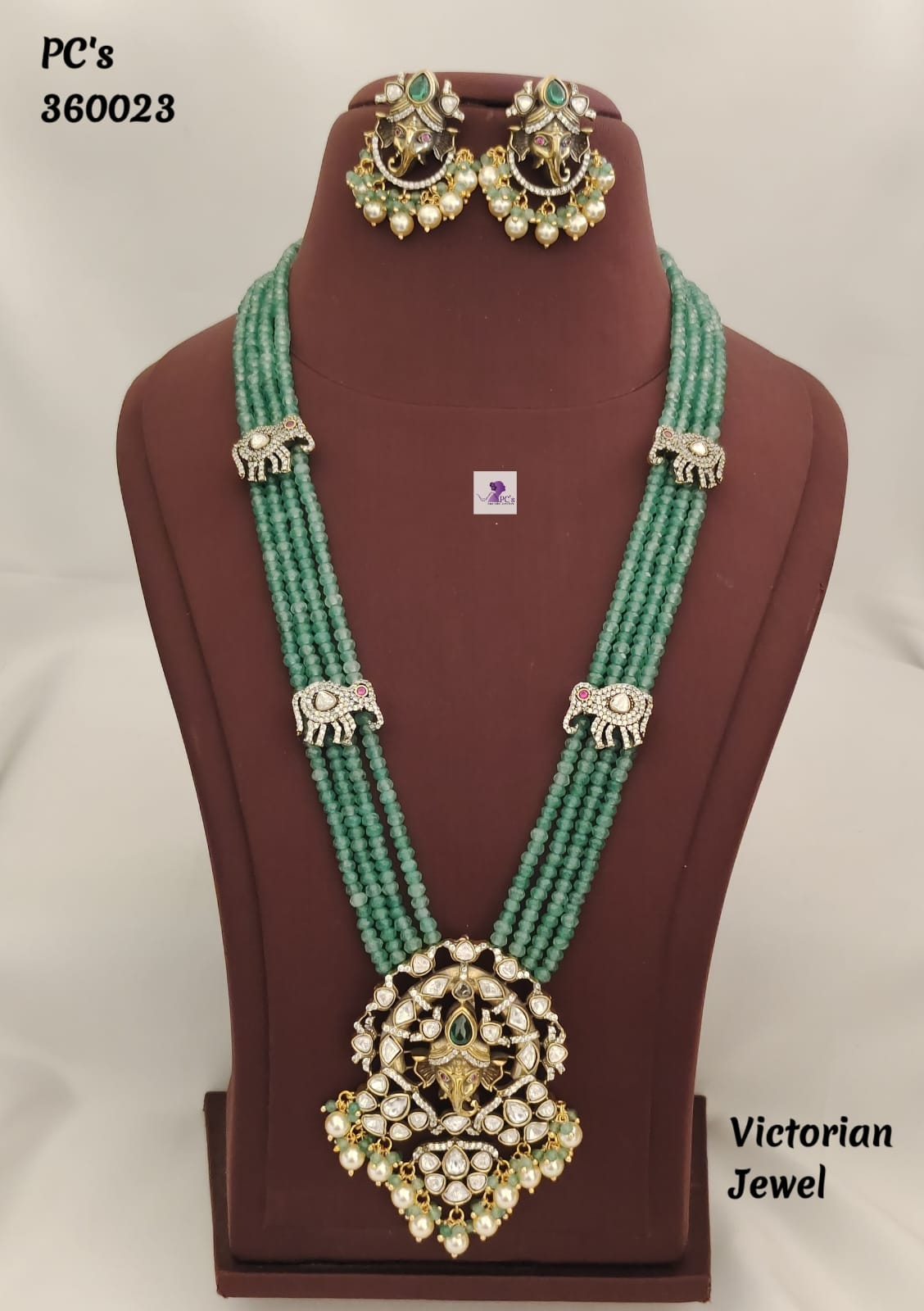 Show details for Victorian necklace with Green Beads Picture of Victorian necklace with Green Beads