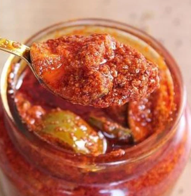 Picture of Godavari Vantillu Avakaya Authentic Andhra Mango Pickle - 250 GM